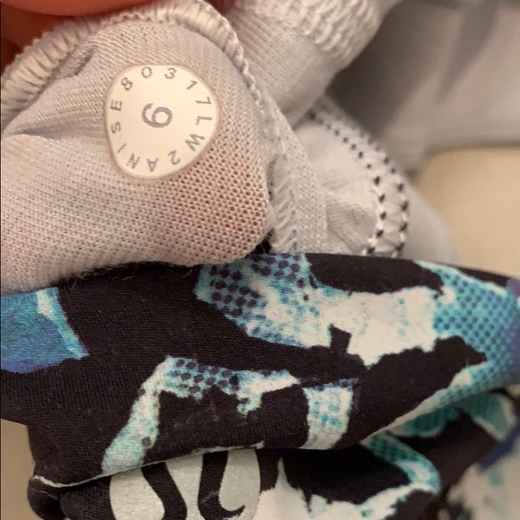 Lululemon Printed Bra with Seamless Racerback - Picture 5 of 5